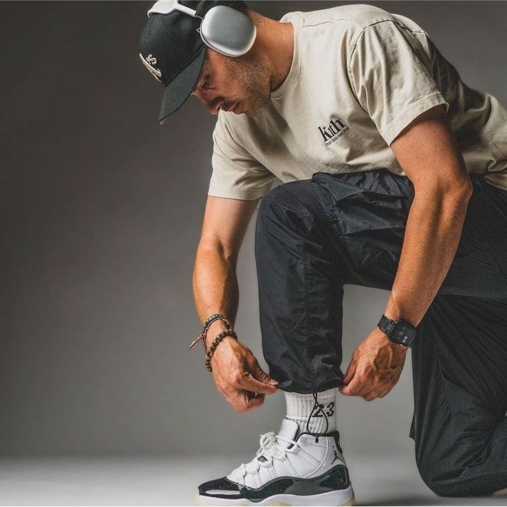 Air Jordan 11 Retro "Gratitude" sneakers - Picture 10 of 10